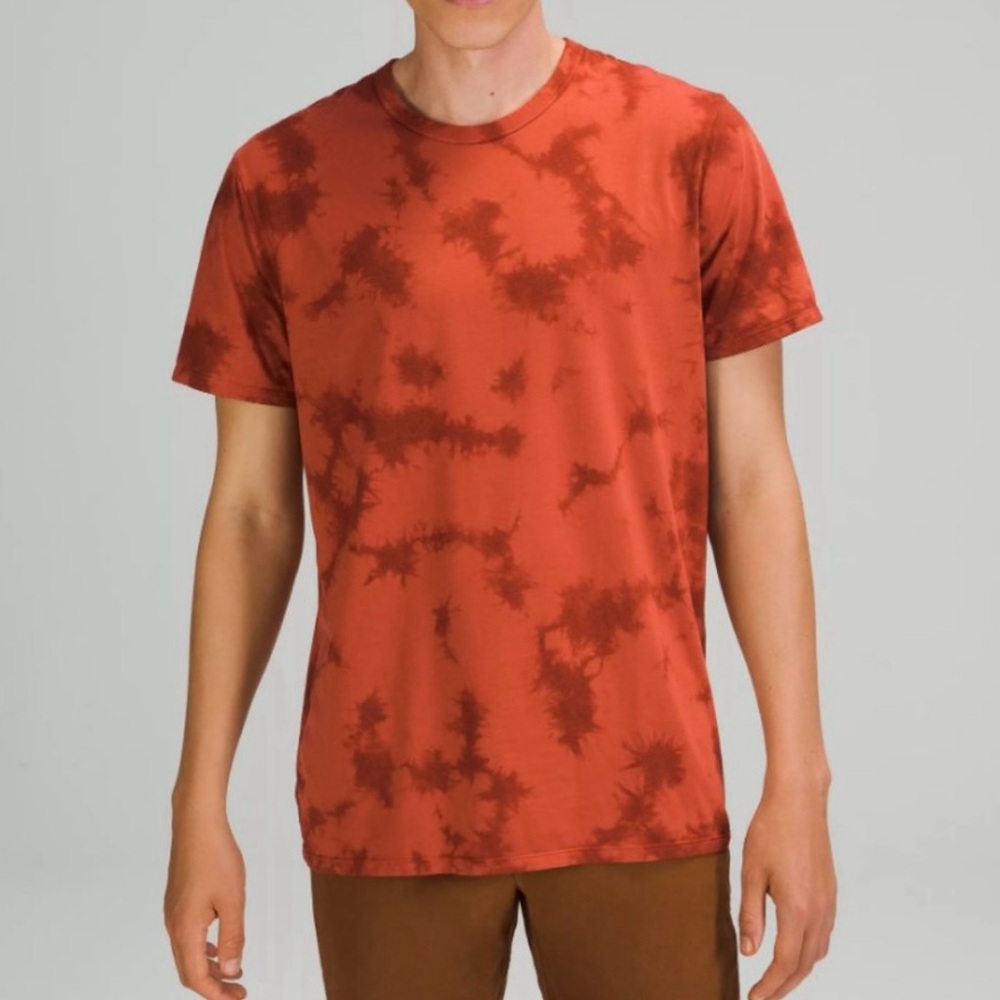 Lululemon men’s Fundamental orange dyed tee shirt - M/L
